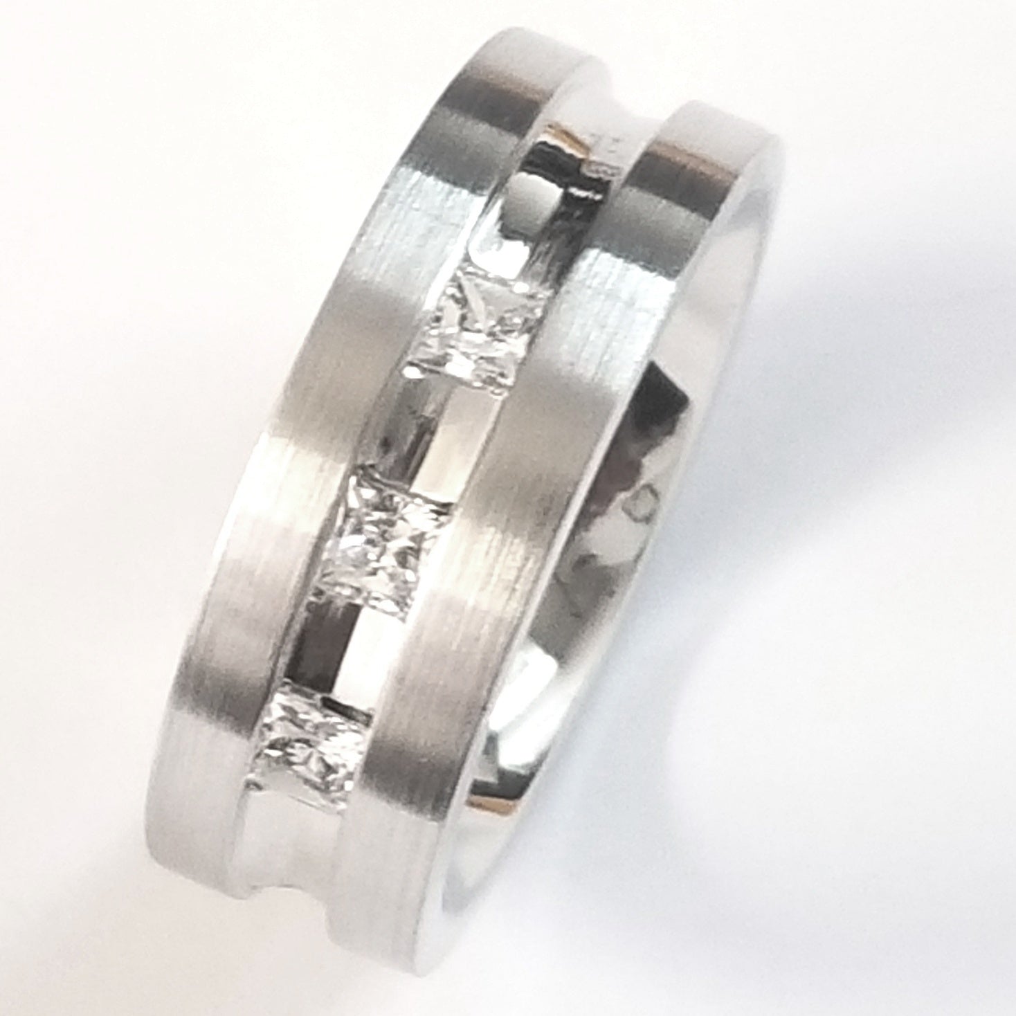 3 Stone Diamond Ring Band