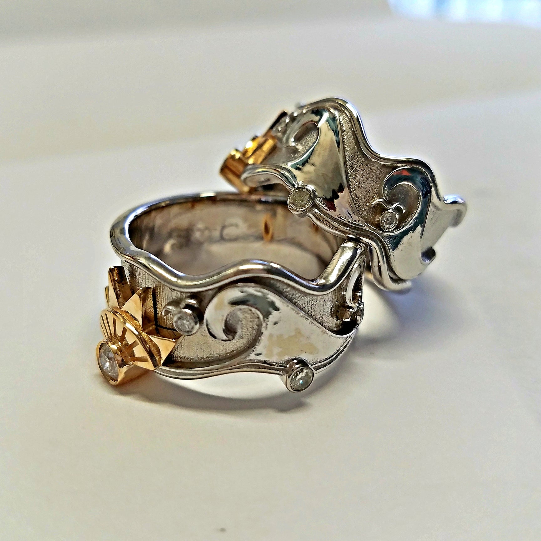 3 Stone Diamond Sun, Stars and Water Design Ring Band 14K